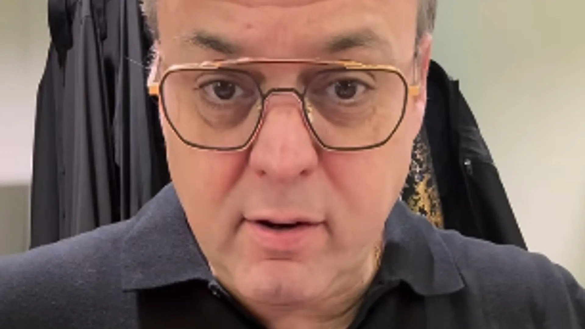 Frans Bauer onthult heftig geheim over Dorus: &acute;Hij is niet mijn echte broer&acute;