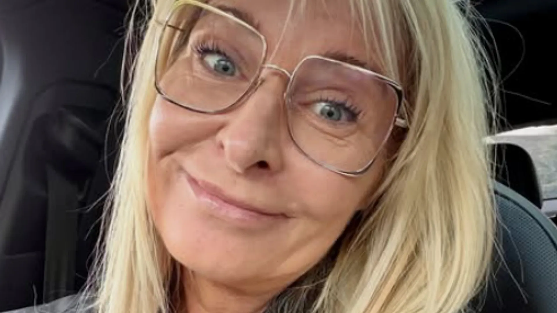Mariska Bauer met bril in een selfie