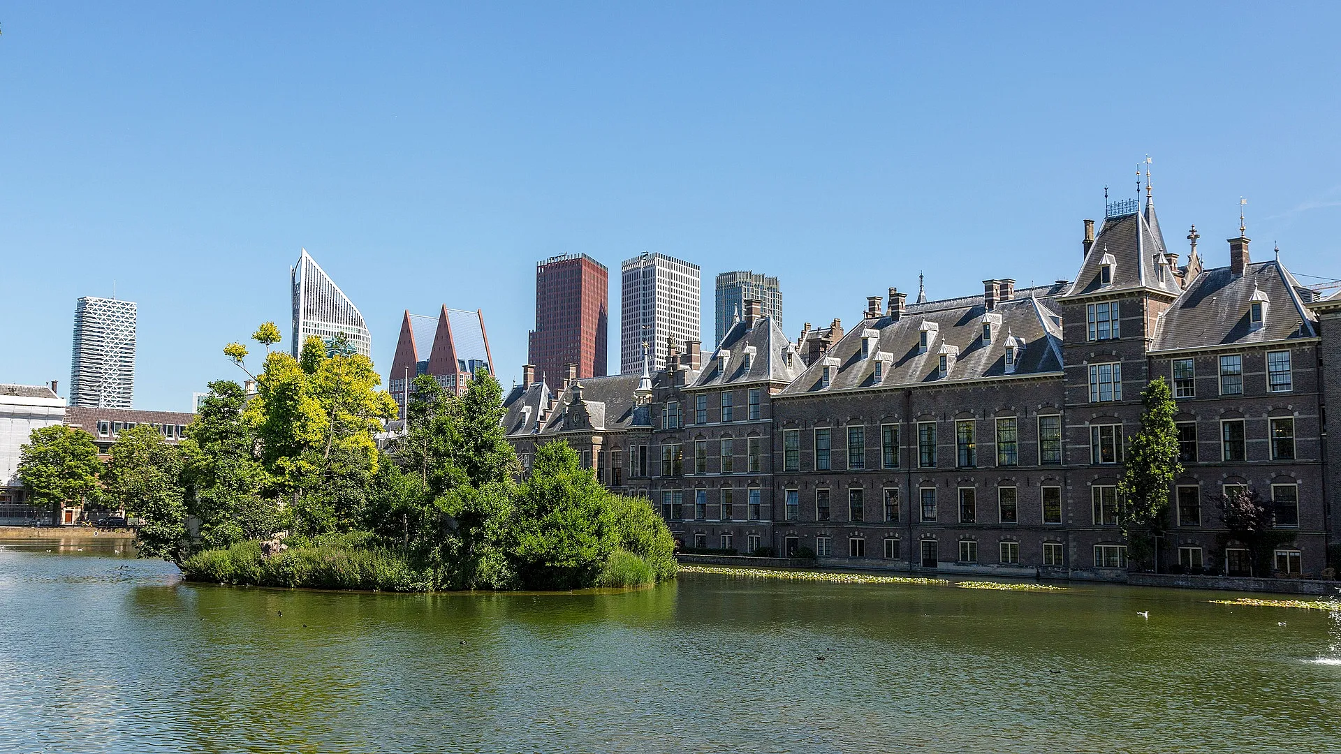 Het Binnenhof en de Hofvijver in Den Haag