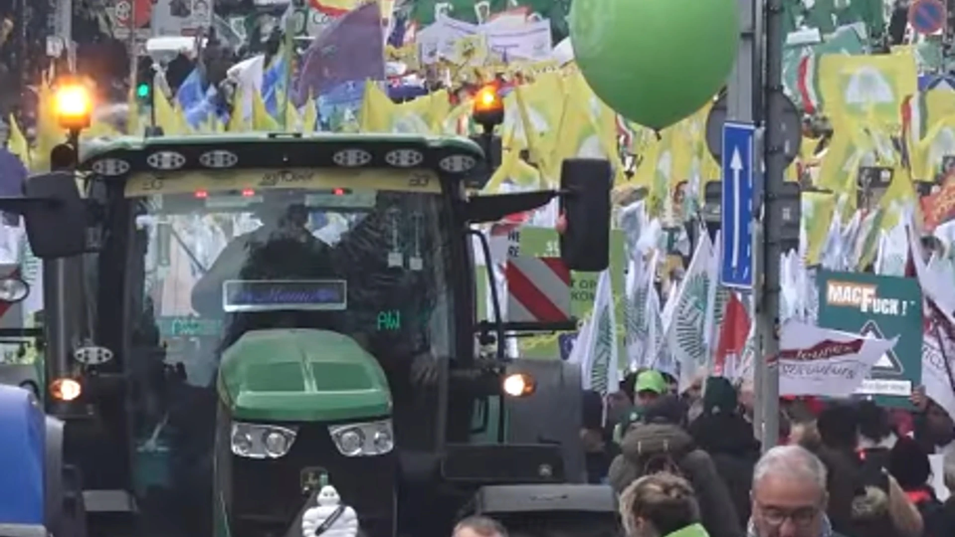 Trekkers op de weg