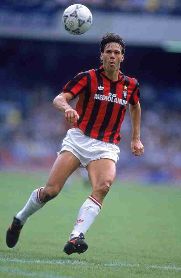Marco van Basten in actie tijdens zijn loopbaan