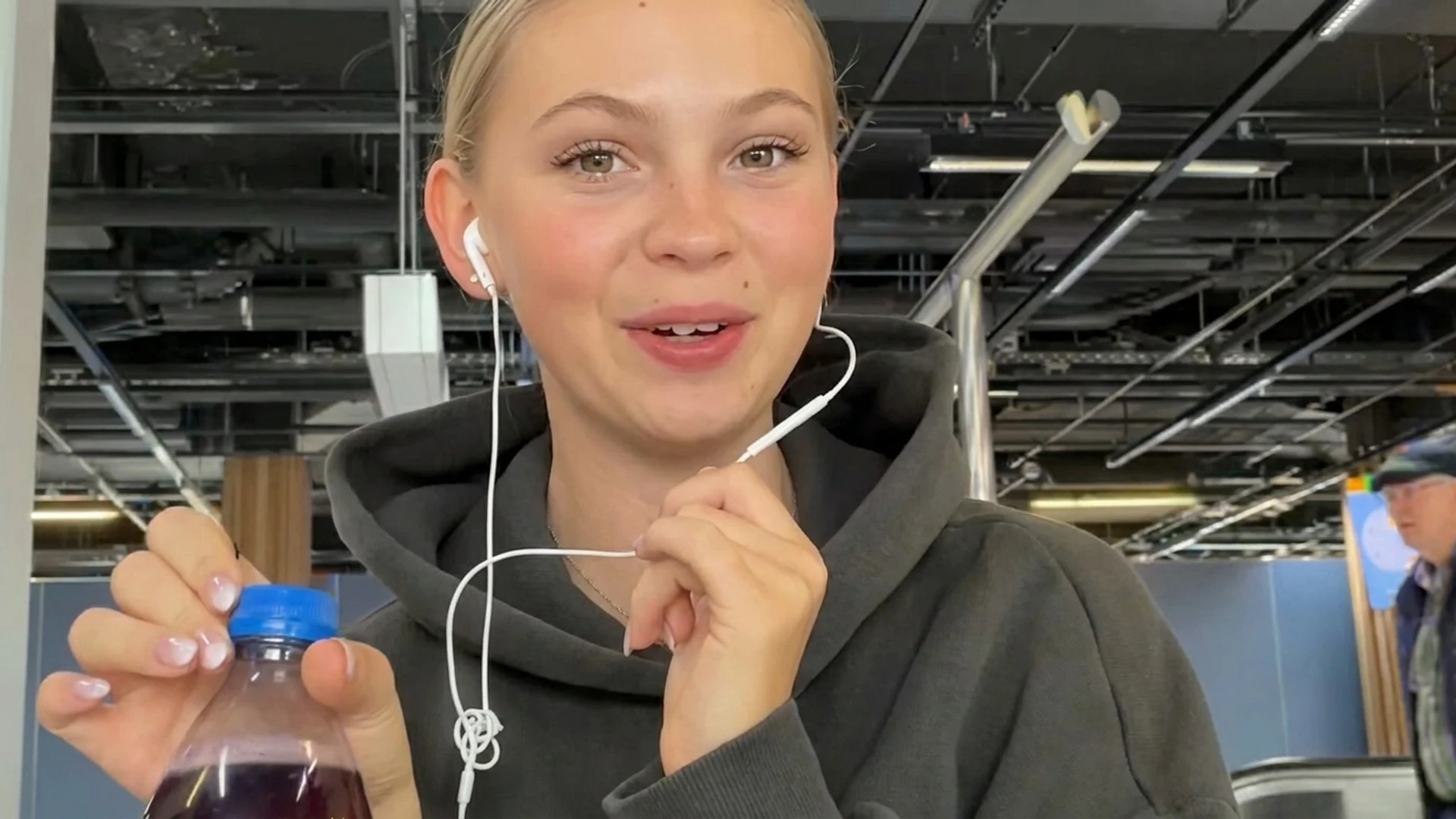 Amerikaanse influencer geobsedeerd door Nederlands drankje: ´Nergens anders te vinden´