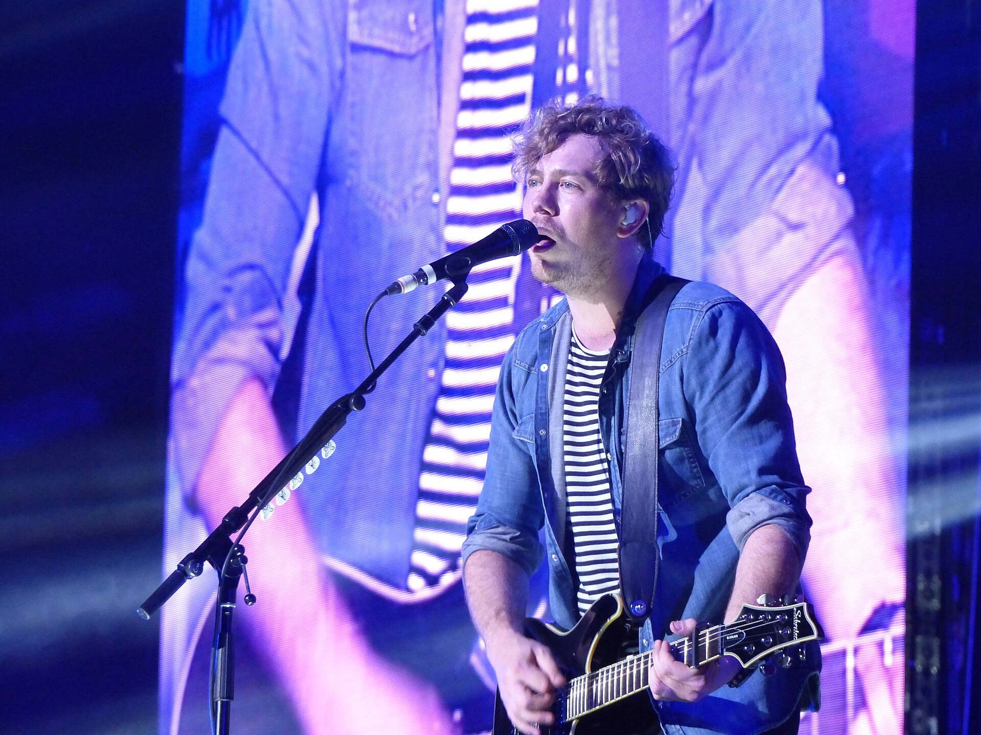 Chris Bourne redt leven van Busted-broer James met nierdonatie: ‘Mijn broer is een held’
